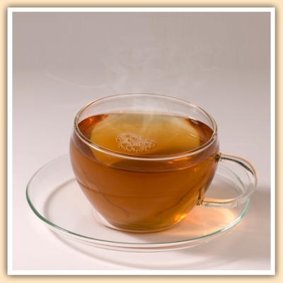 Schwarzer Tee mit Orange Tasse